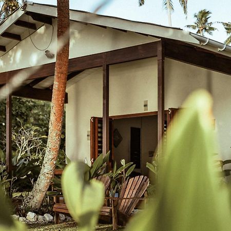 Whispering Palms - Absolute Beachfront Villas Port Vila Exteriör bild