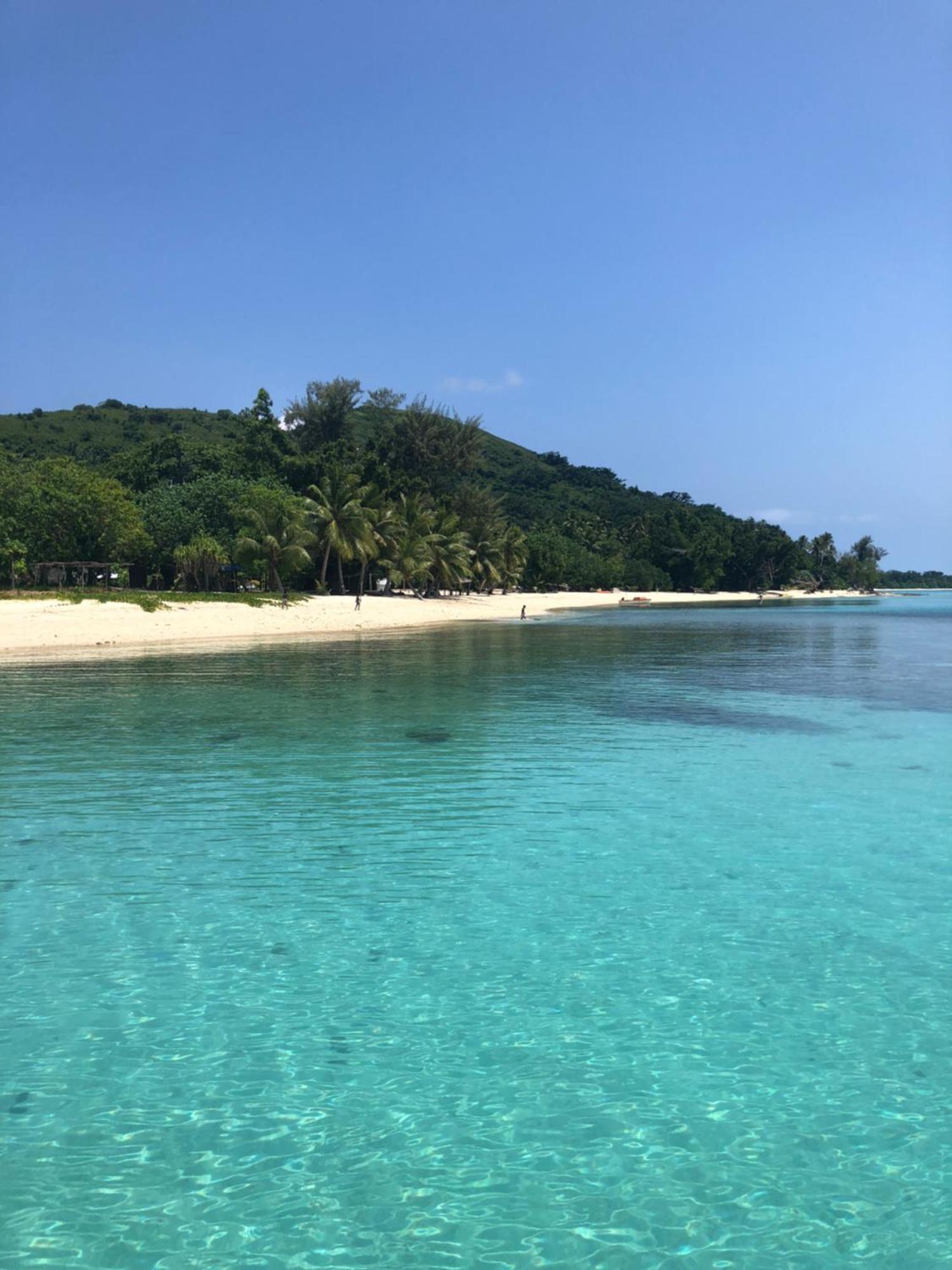Whispering Palms - Absolute Beachfront Villas Port Vila Exteriör bild